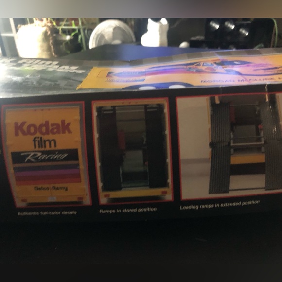 KODAK RACING TEAM TRANSPORTER - Picture 8 of 12